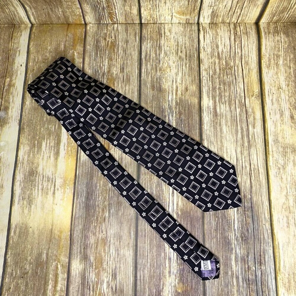 XMI 100% Silk Made‎ in USA Geometric Daisy Print Black Neck Tie